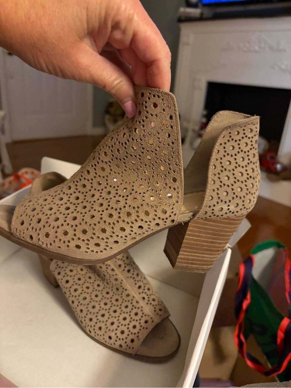 Crown and Ivy size 7 Women’s Taupe Perforated Block Heel Sandals